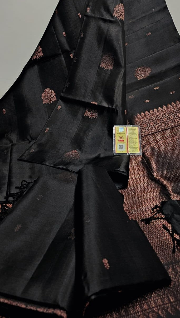 black Kanchipuram Borderless silk saree