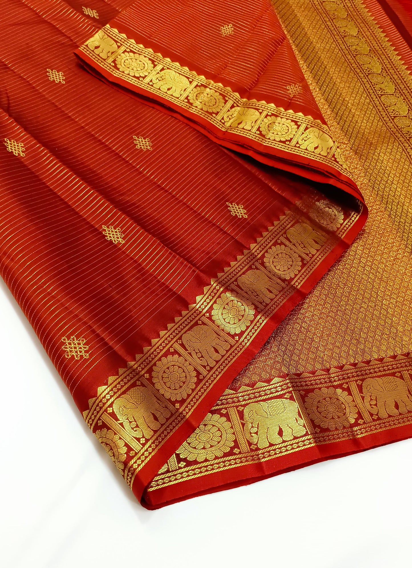 Red kanchipuram with border